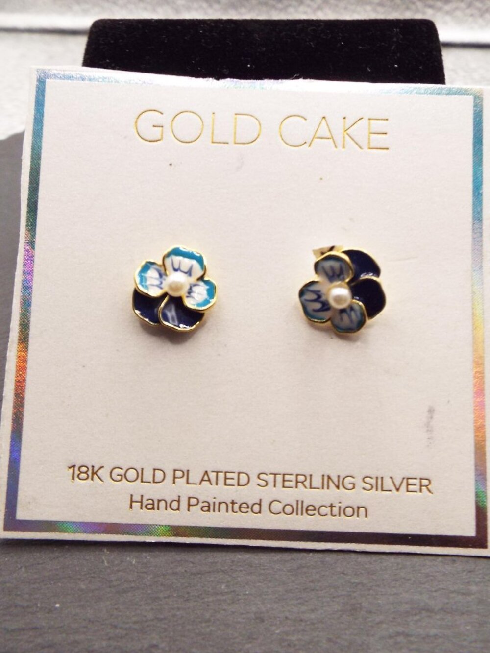 GOLD CAKE HANDPAINTED PANSY 18K GOLD PLATED PIERCED EARRINGS STUDS *NOC* 42